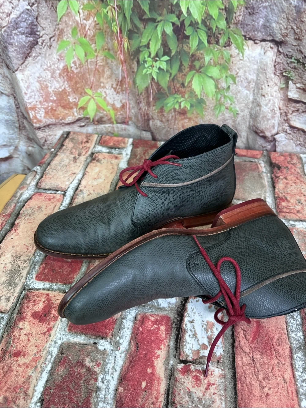 COLE HAAN Men's Gray Pebbled Lace-Up Chukka Boots with Nike Air, 8.5